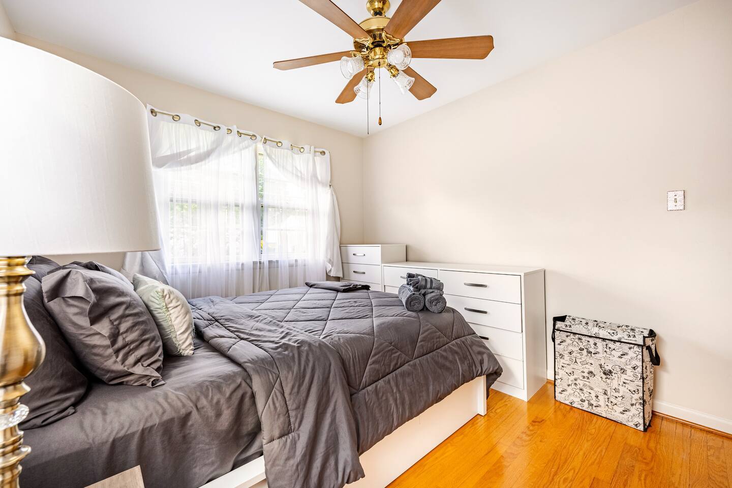 Building Photo - 7527 Fairwood Ln