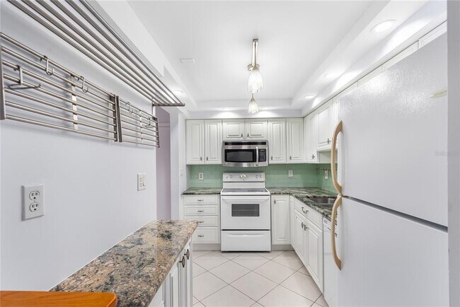 Building Photo - 255 Dolphin Point