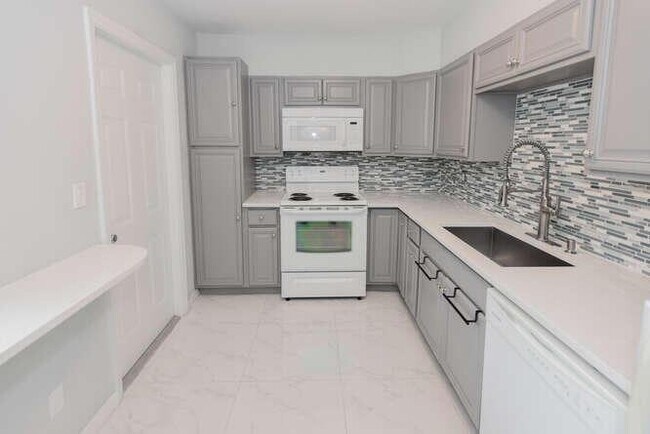 Building Photo - 1605 S US Hwy 1