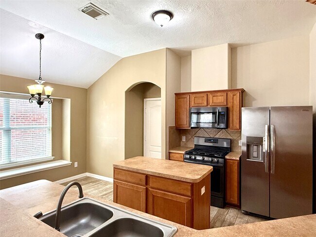 Building Photo - 10022 Driftwood Park Dr