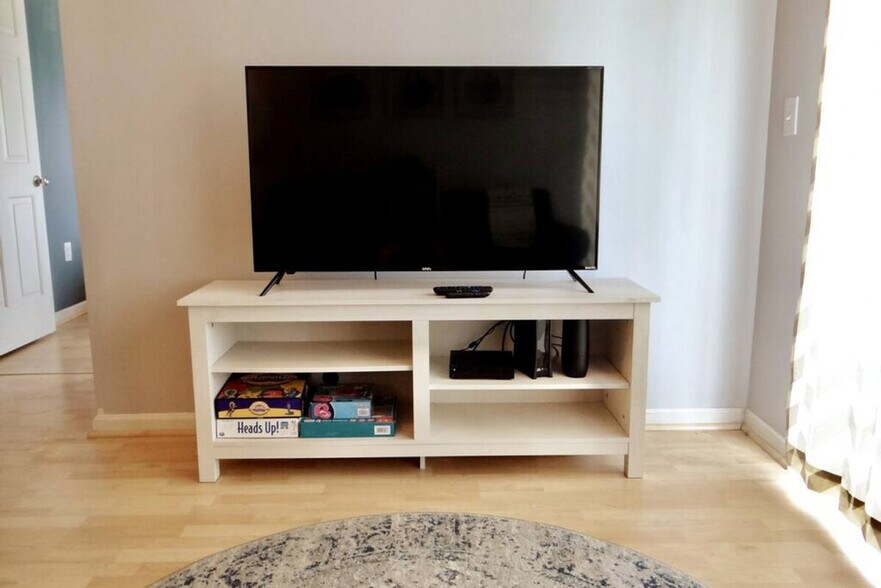 Primary Photo - 2020 Cross Gate Blvd