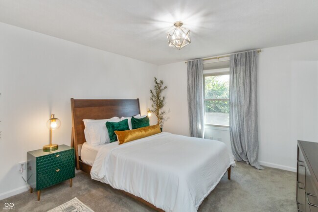 Building Photo - 110 1st St SE