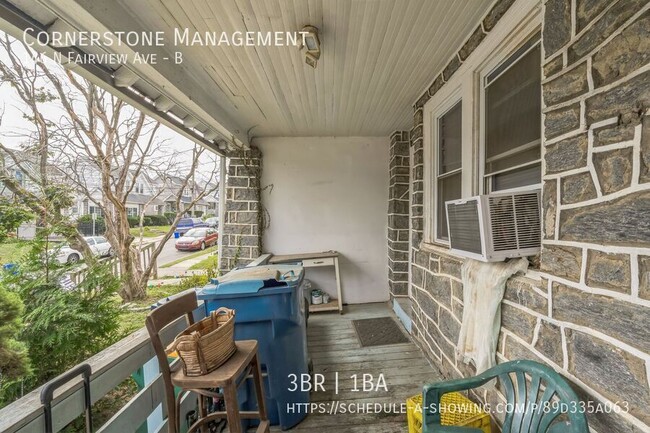 Building Photo - Super Clean Upstairs Newly Renovated 3BR 1...