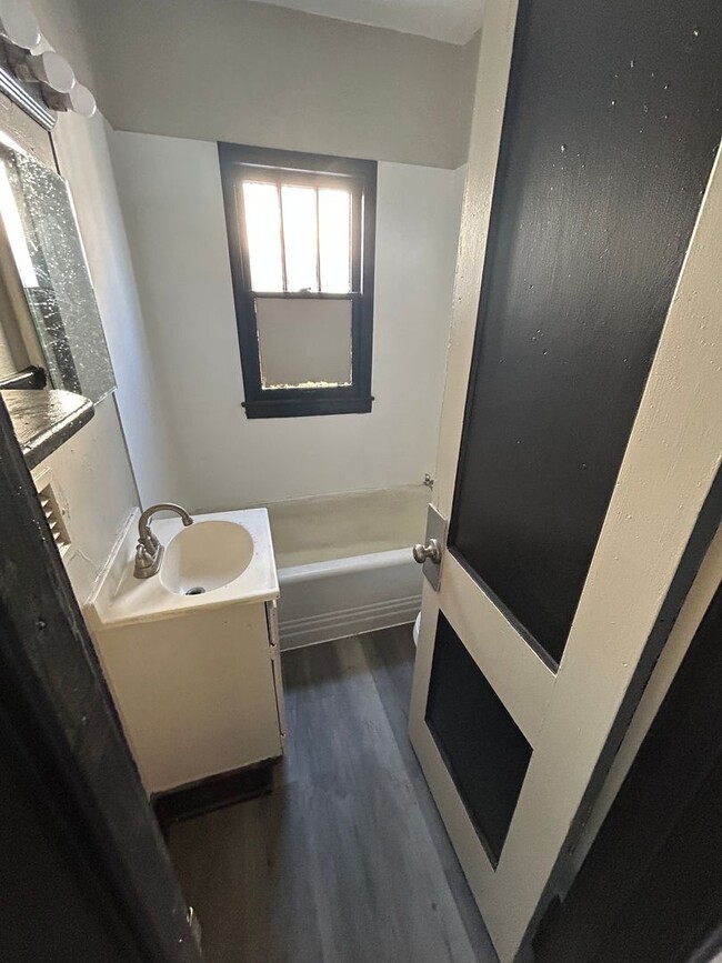 Building Photo - HALF OFF FIRST MONTHS RENT SPECIAL 2 bedro...