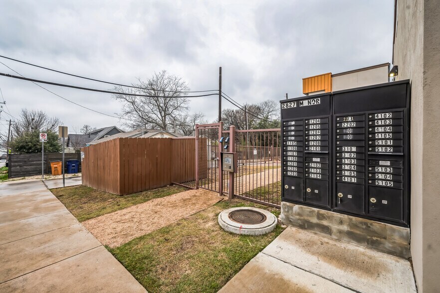 Gated Community - 2827 Manor Rd