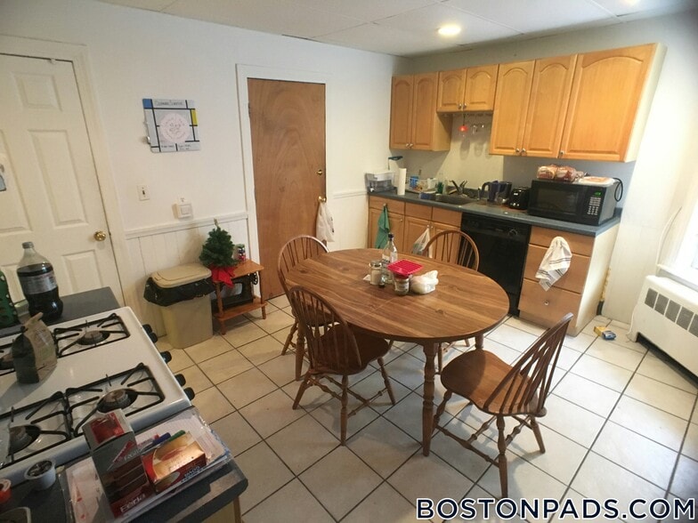 Building Photo - 91-93-93 Calumet St