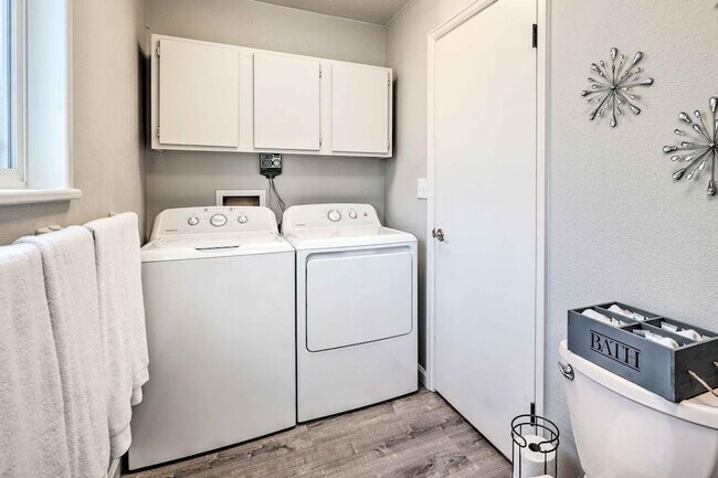 Building Photo - 1217 Falcon Ave