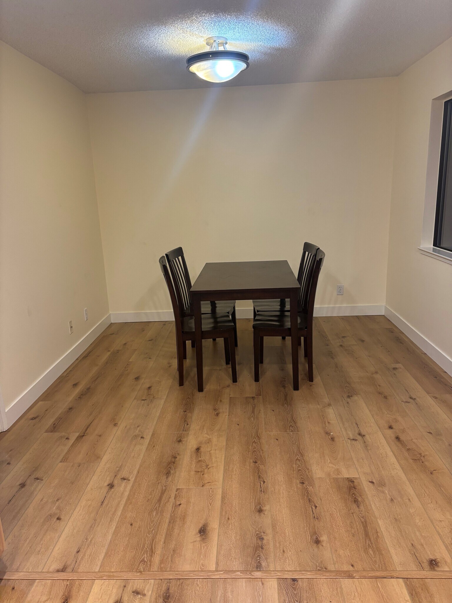 Dining Area - 9000 Vanalden Ave