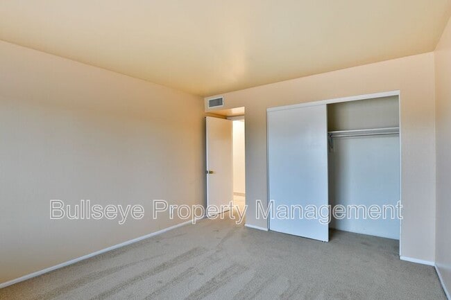 Building Photo - 7153 S Butte Ave