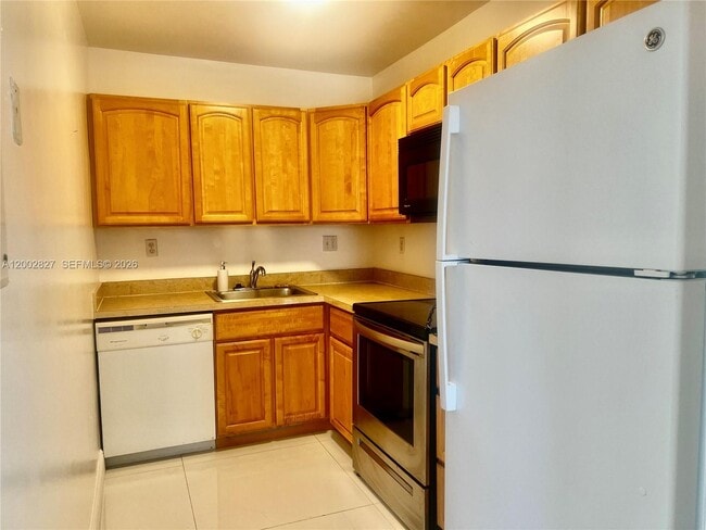 Building Photo - 405 S Pine Island Rd