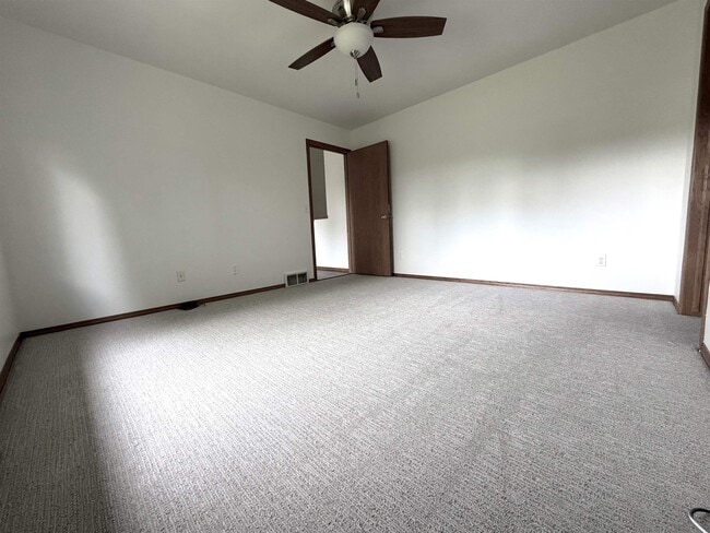 Building Photo - 1217 Glacier Hill Dr