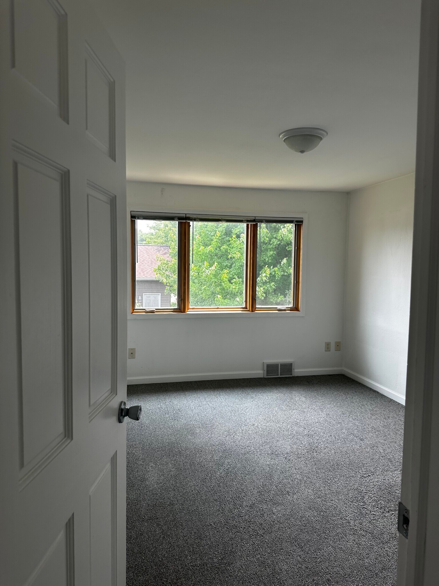 Building Photo - 527 Marie Ln