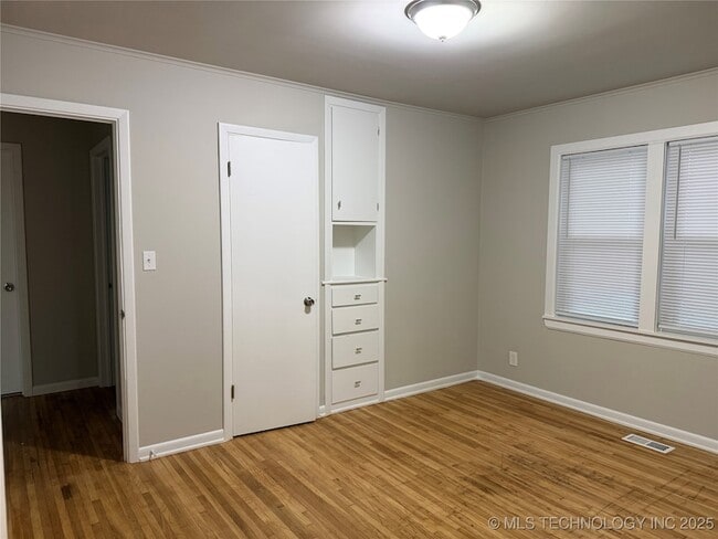 Building Photo - 5308 S Madison Ave