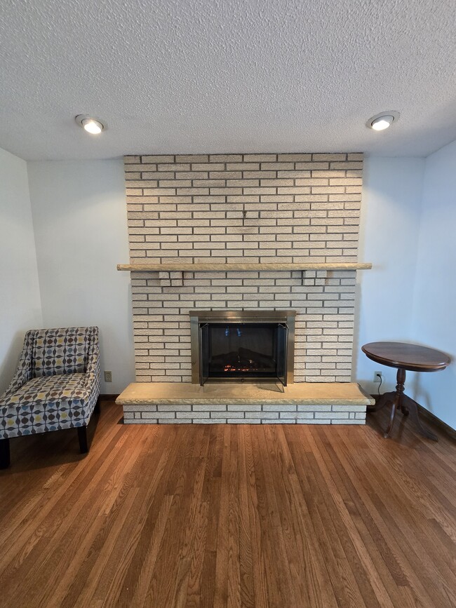 Building Photo - 25435 W Comfort Dr