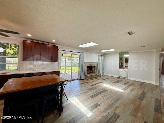 Building Photo - 2 Fairway Rd