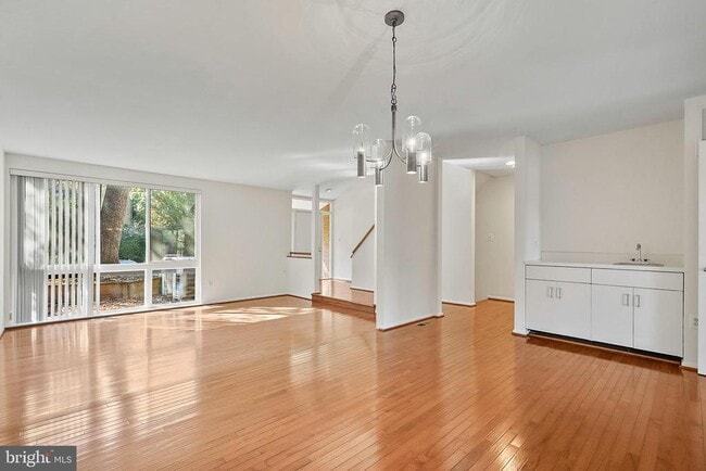 Building Photo - 2006 Lakebreeze Way