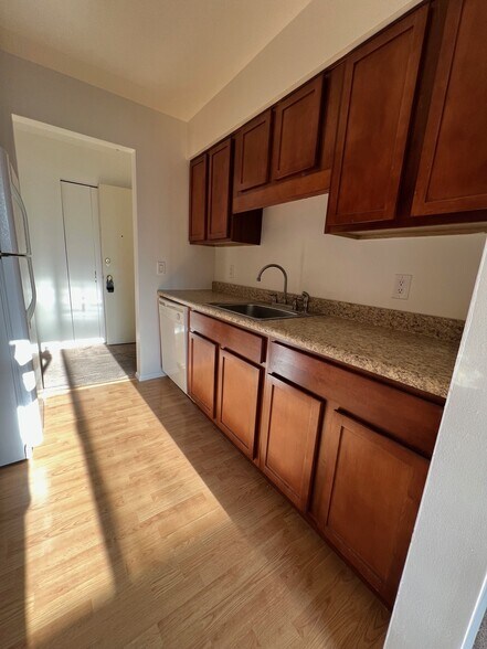 Building Photo - 912 Cherry Hill Dr