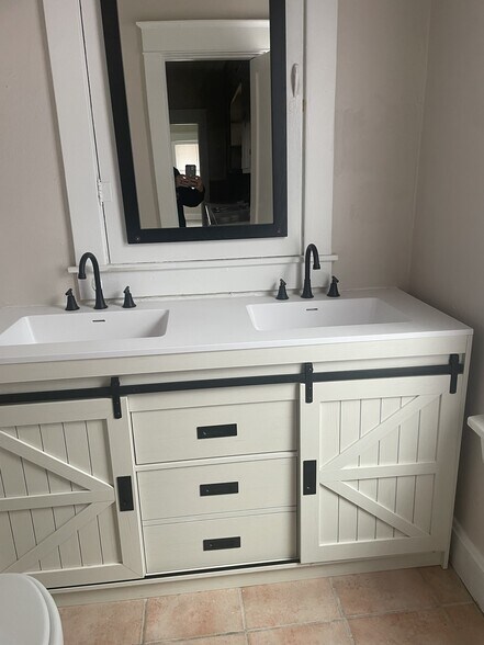 Building Photo - 1839 Ervay Ave