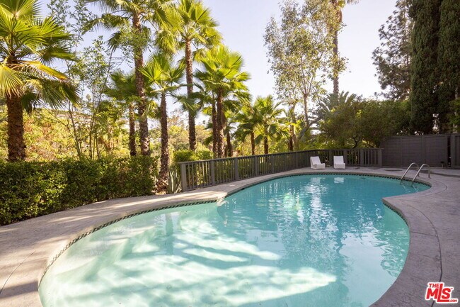 Building Photo - 5692 Holly Oak Dr