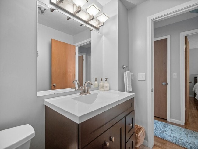 Building Photo - Comfort & Convenience in the Heart of Spok...