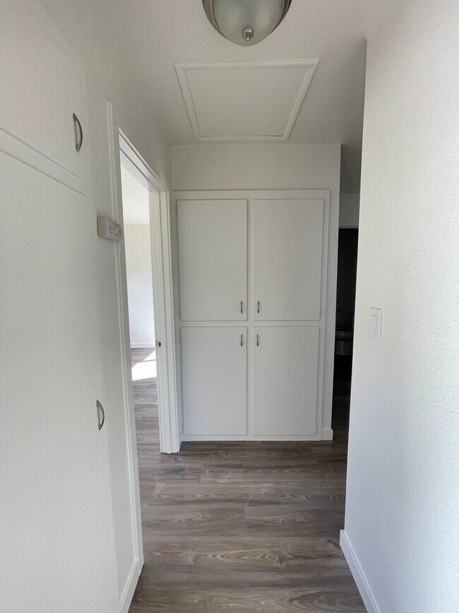 Building Photo - G43100E - Placement Only