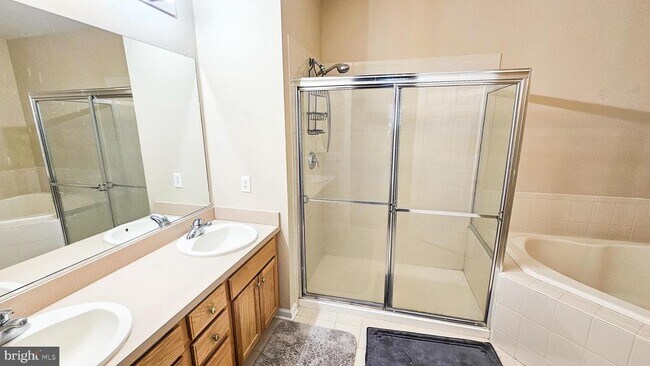 Building Photo - 51 Farrah Dr