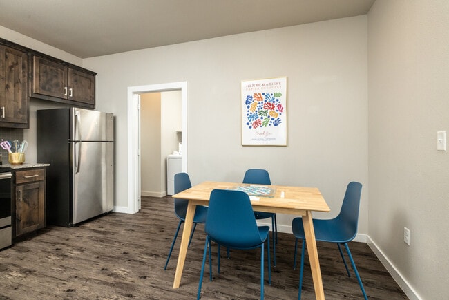 Building Photo - 2307 N Elm St