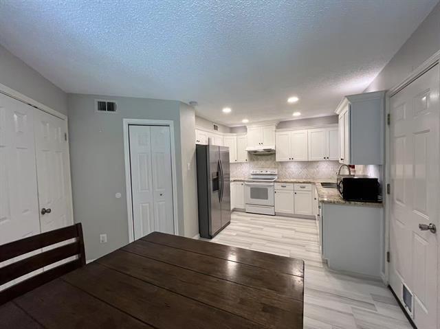 Building Photo - 3860 Beaumont Ln