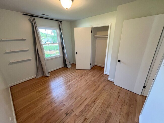 Building Photo - Gorgeous 3 bedroom, 2 bathroom brick home ...