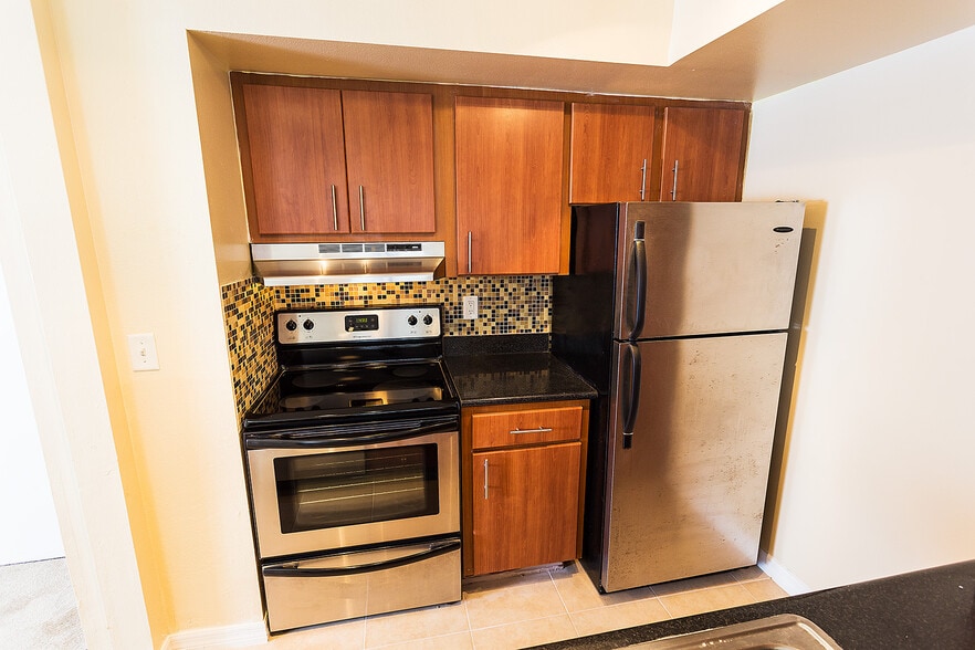Building Photo - 421 Fountainhead Cir