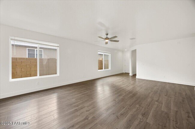 Building Photo - 1643 Stratford Pl