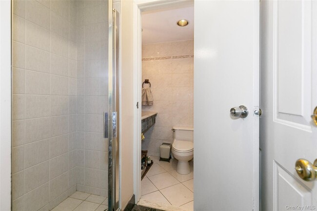 Building Photo - 123 South Dr