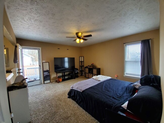 Building Photo - 6786 Candlewood Dr