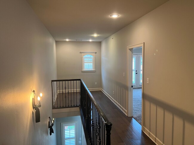 Building Photo - 3 Bed 2.5 Bath Townhome
