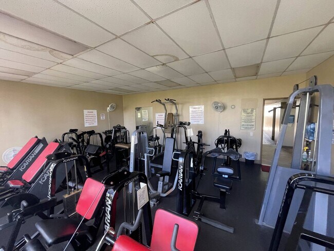 Building Photo - Waikiki, Pet Friendly. Central AC