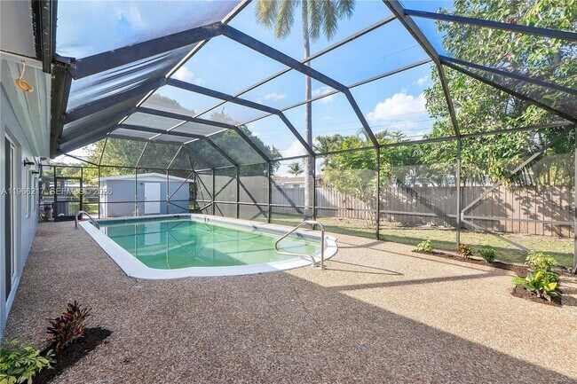 Building Photo - 4725 NW 5th Ct