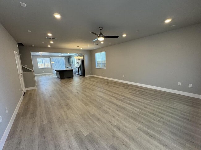Building Photo - Recently Built Modern 4BD/2.5BA Single Family Home in Desirable Whitney Ranch Community!