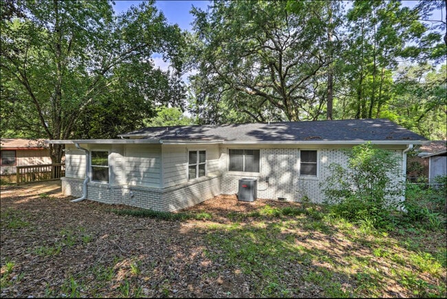 Building Photo - 2403 Hideaway Ct