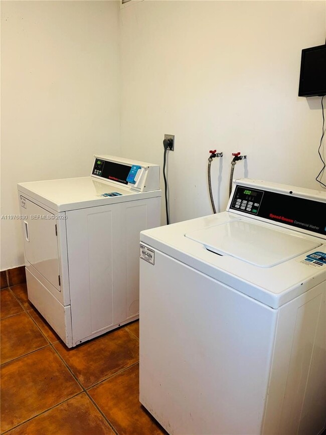 Building Photo - 9143 SW 77th Ave