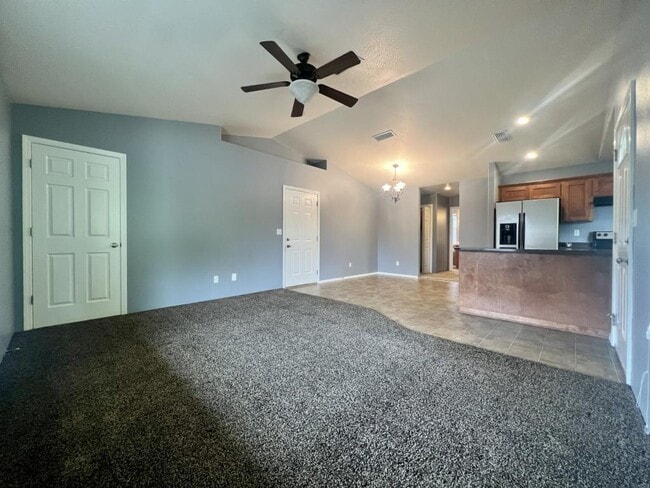 Building Photo - 1268 SW Sun Glo Dr