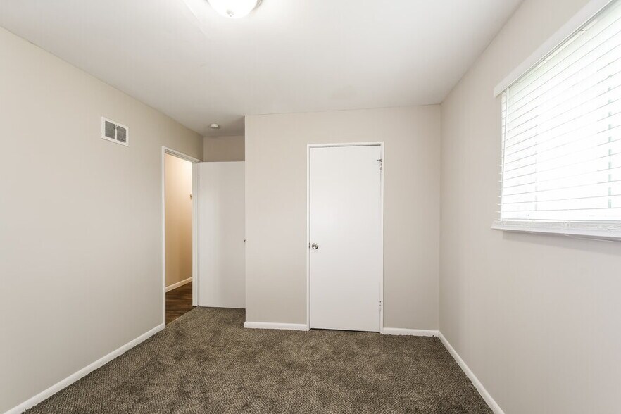 Building Photo - 1230 Acredale Dr