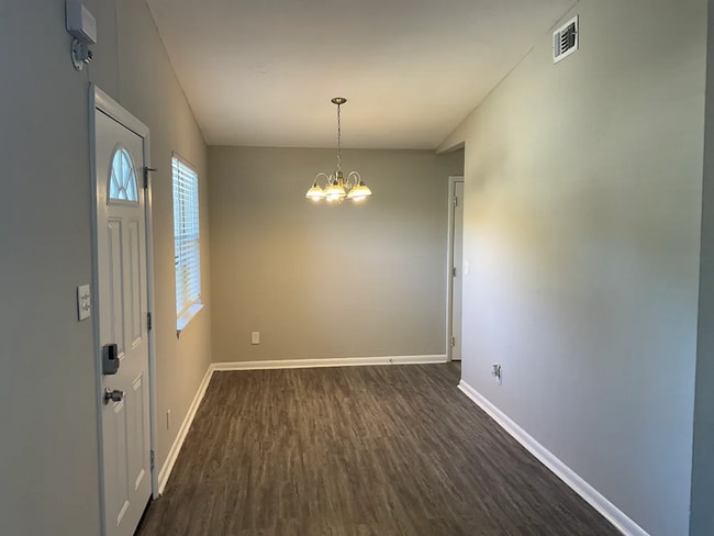 Building Photo - 4915 Donnybrook Ave