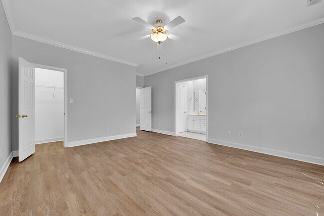 Building Photo - 310 Willow Crest Ln