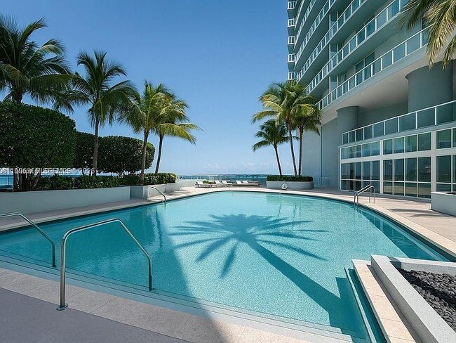 Building Photo - 1900 N Bayshore Dr