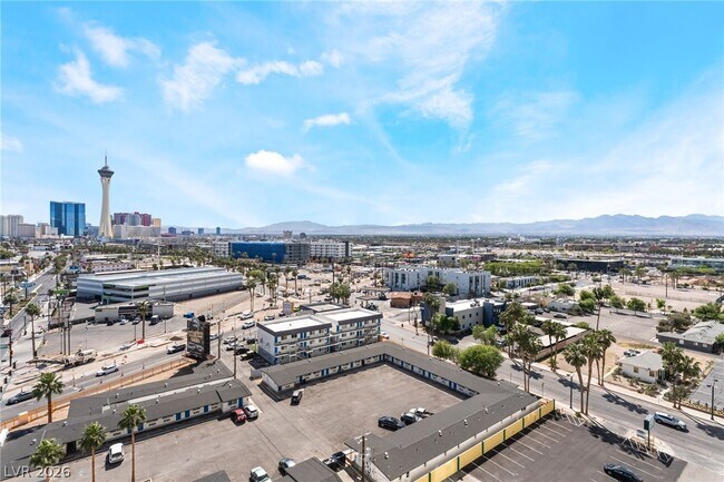 Building Photo - 900 S Las Vegas Blvd