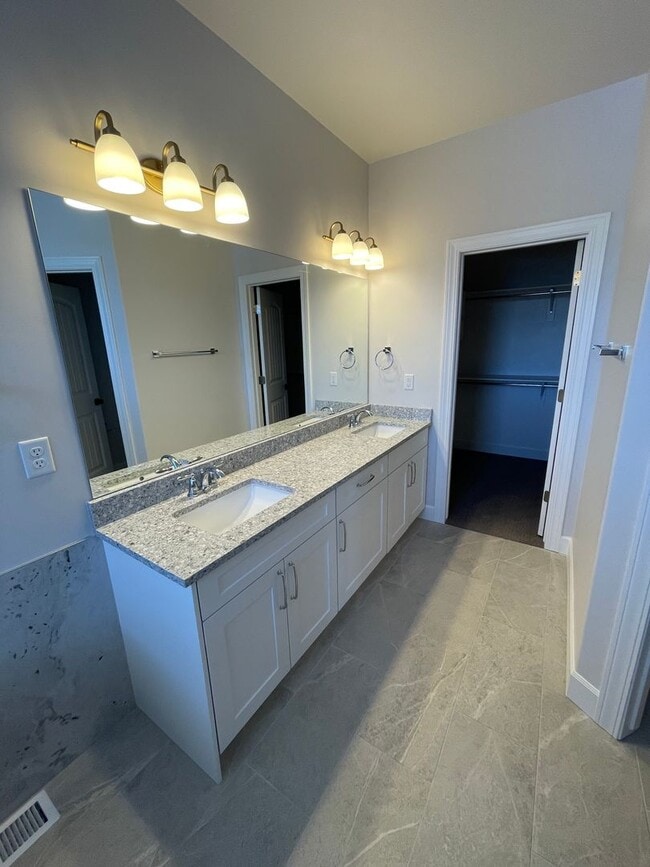 Building Photo - Italian Villages | 3-Bedroom Townhome