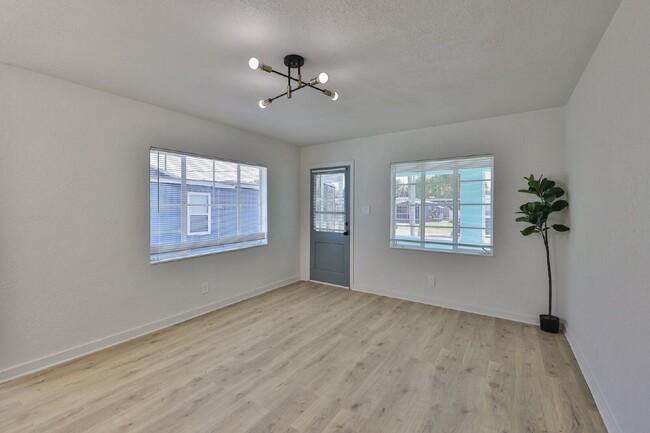 Building Photo - 867 53rd Terrace N