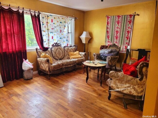 Building Photo - 1999 Lakeville Rd