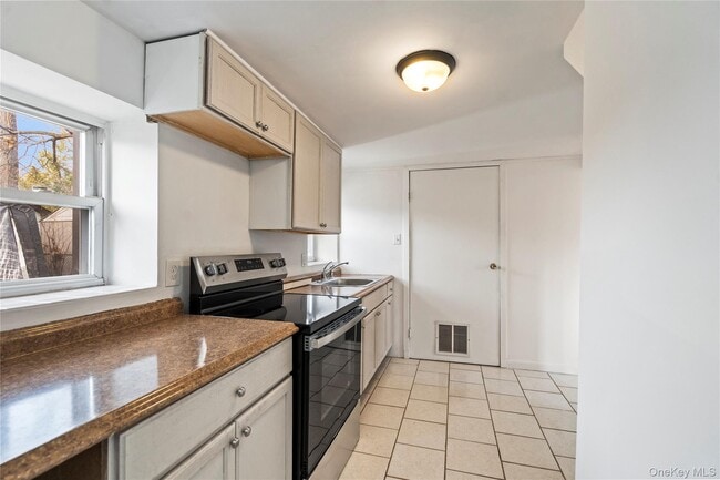 Building Photo - 84 Pleasure Ave