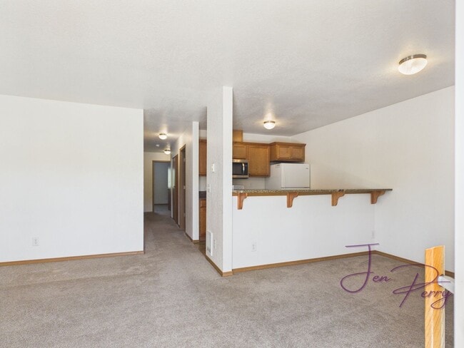 Building Photo - 5747 Fallbrook Ln